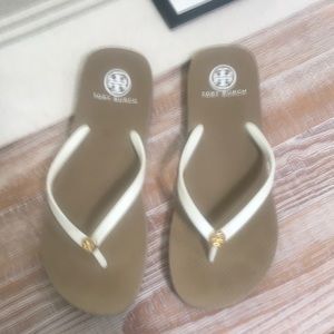 TORY BURCH WHITE THIN FLIP FLOPS